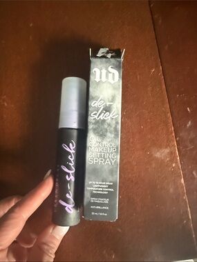 Urban Decay De-Slick Oil Control Makeup Setting Spray NIB
